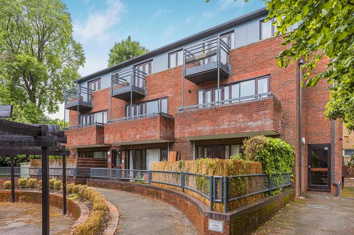 1 Bedroom Flat To Rent In Chalfont Place, St Albans, AL1