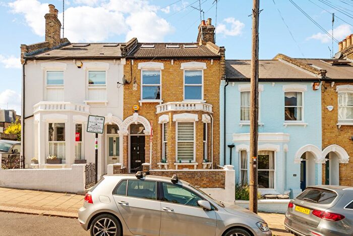 4 Bedroom Terraced House For Sale In Tonsley Hill, Wandsworth, SW18