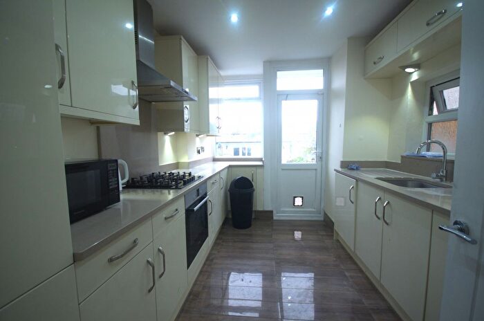 5 Bedroom Semi-Detached House To Rent In Somersby Gardens, Ilford, IG4