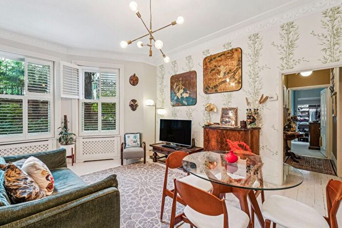 2 Bedroom Flat For Sale In Richmond Mansions, - Old Brompton Road, SW5