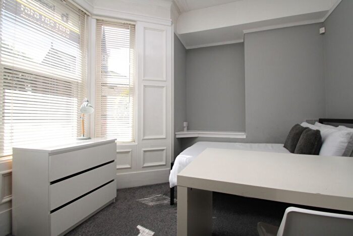 3 Bedroom Flat To Rent In Thornleigh Road, Newcastle Upon Tyne, NE2