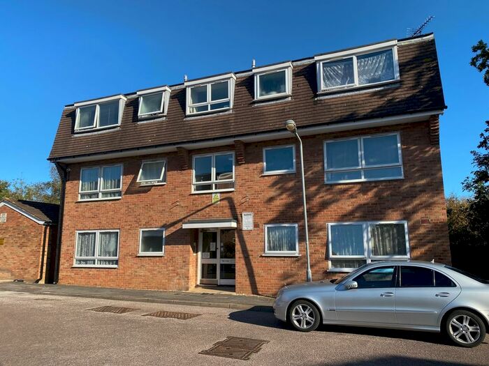 1 Bedroom Flat To Rent In Bawdsey Avenue, Barkingside, Essex IG2