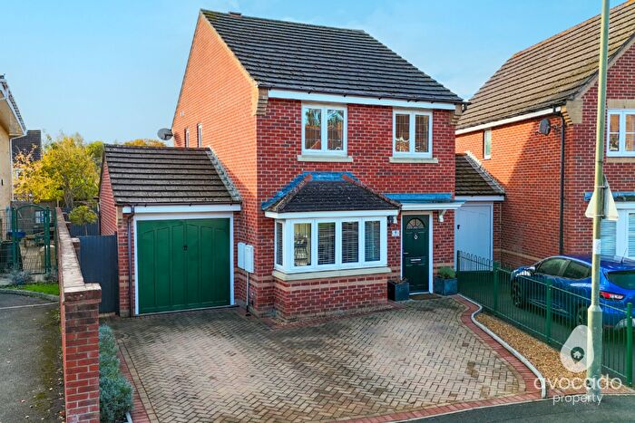 3 Bedroom Detached House For Sale In Foxglove Way, Thatcham, RG18