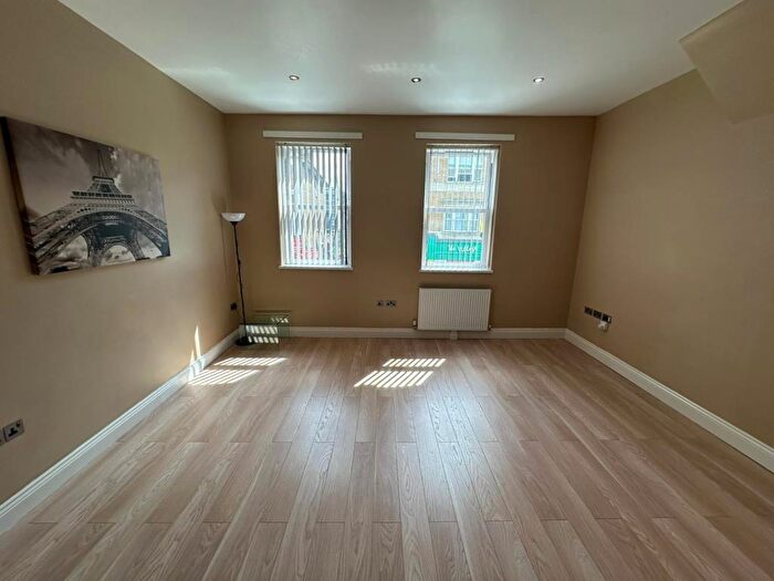 1 Bedroom Flat To Rent In Slough, Berkshire, SL1