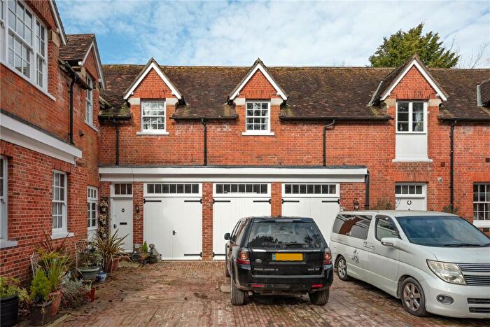 2 Bedroom Apartment To Rent In Stable Court, Chilham, CT4