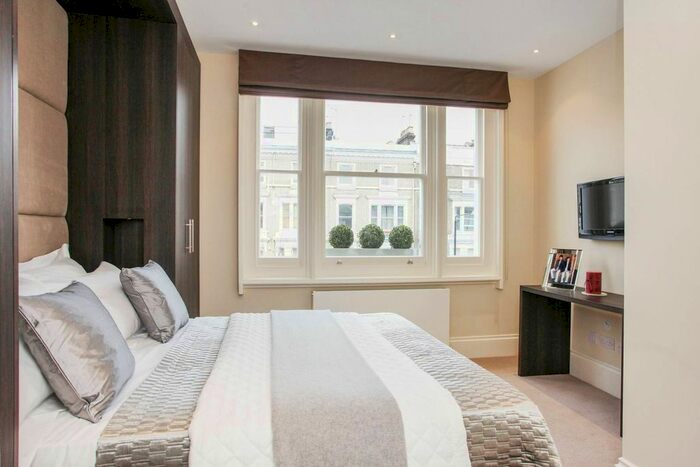 2 Bedroom Flat To Rent In Elsham Road, Holland Park, London, W14