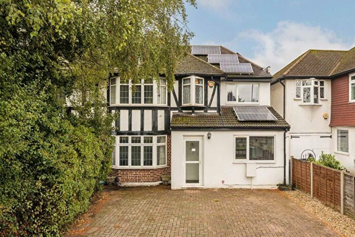 3 Bedroom Flat To Rent In Robin Hood Way, London, SW15