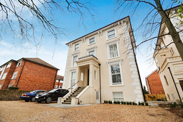 1 Bedroom Apartment To Rent In Oak Hill, Surbiton, KT6