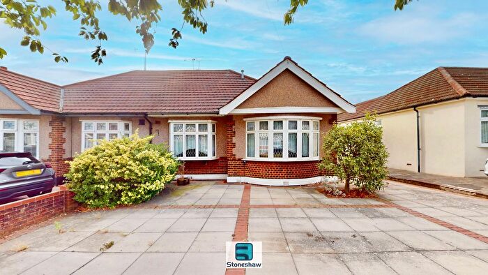 3 Bedroom Semi-Detached Bungalow For Sale In Heather Gardens, Romford, RM1
