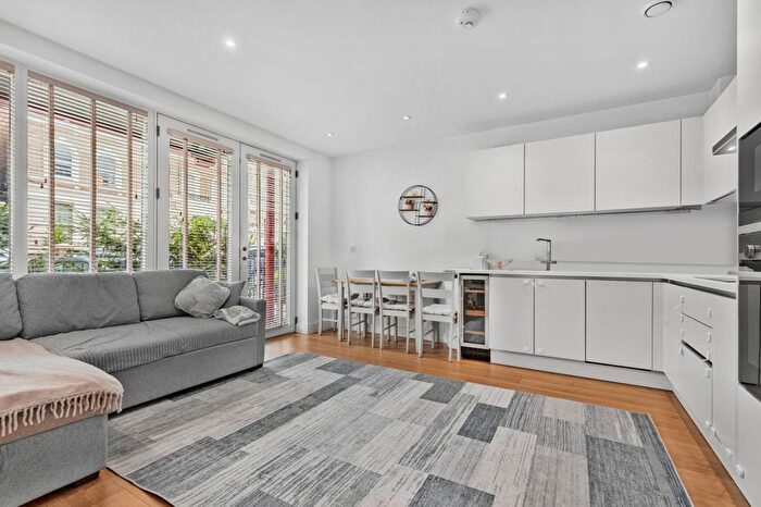1 Bedroom Flat For Sale In Lichfield House, Tollgate Gardens, NW6