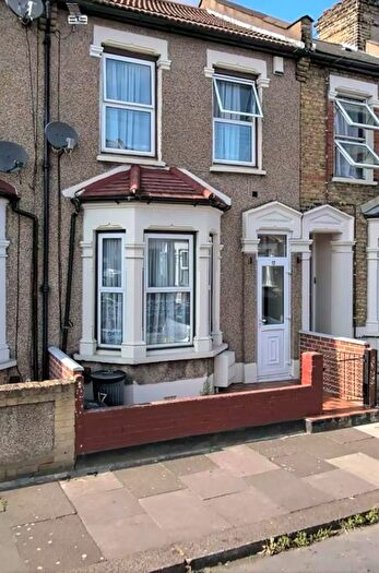 2 Bedroom Property To Rent In Francis Avenue, Ilford, IG1