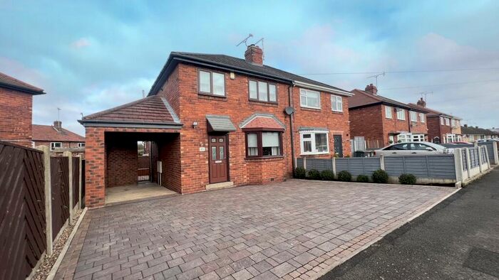 3 Bedroom Semi-Detached House To Rent In Harlesthorpe Avenue, Clowne, Chesterfield, S43