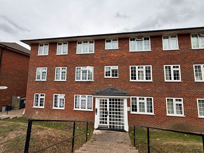 2 Bedroom Flat To Rent In Lantern Close, Wembley, HA0