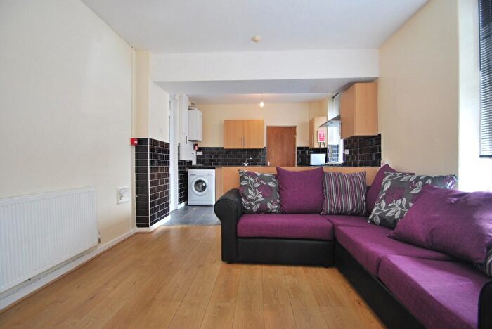 5 Bedroom House To Rent In Donald Street, Roath, CF24