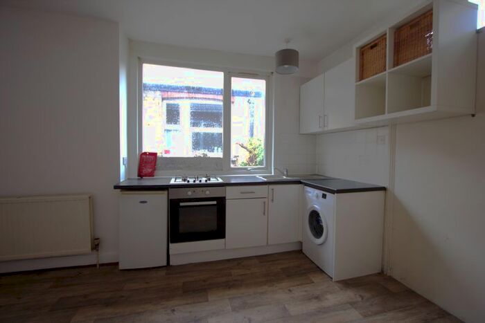 Studio To Rent In Whittington Road, London, N22