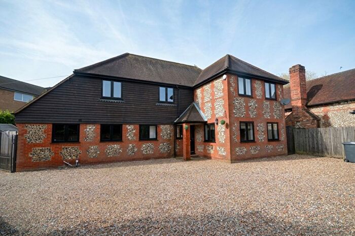 5 Bedroom Detached House To Rent In Penn Road, Hazlemere, HP15