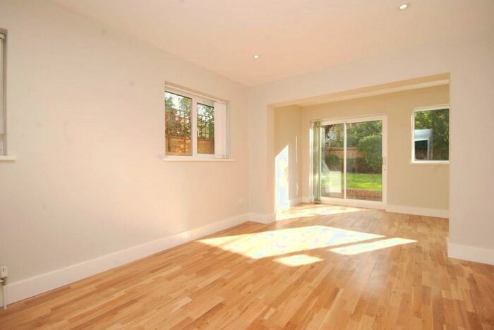 1 Bedroom Apartment To Rent In Skardu Road, Cricklewood, London, NW2