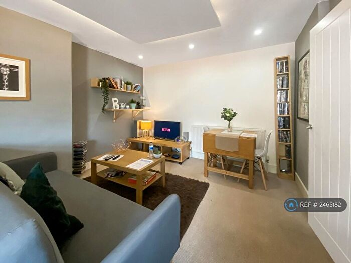 1 Bedroom Flat To Rent In Cathays Terrace, Cardiff, CF24