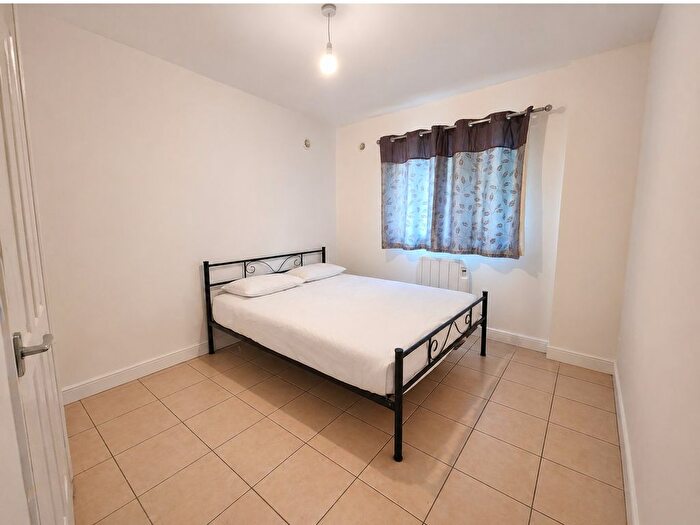2 Bedroom Flat To Rent In Hinton Avenue, Hounslow, TW4