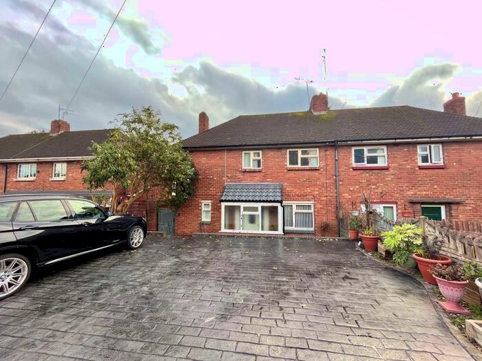 3 Bedroom Semi-Detached House To Rent In Cambridge Road, Dudley, DY2