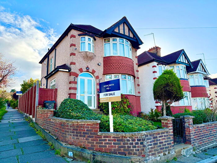 3 Bedroom Detached House For Sale In Hay Lane, Kingsbury, London, NW9