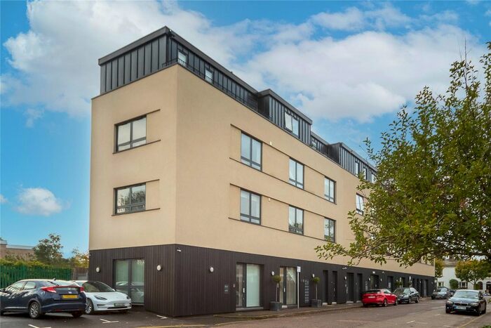 1 Bedroom Flat To Rent In Dee Road, Richmond, TW9