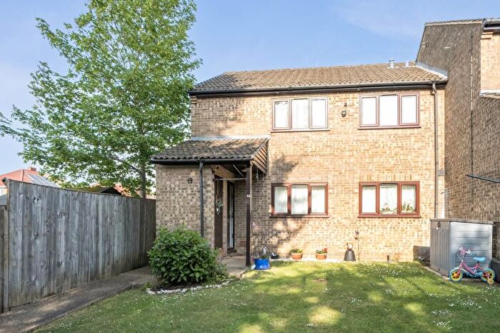 2 Bedroom Maisonette For Sale In Birinus Close, High Wycombe, Buckinghamshire, HP12