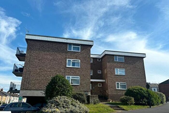 2 Bedroom Flat To Rent In Mill Hill Road, Cowes, PO31