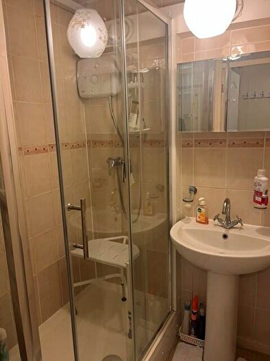 2 Bedroom Apartment To Rent In Basinghall Gardens, Sutton, SM2