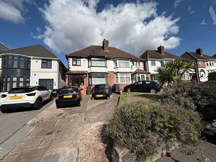 3 Bedroom Semi Detached House For Sale In Flaxley Road, Stechford, Birmingham, West Midlands, B33