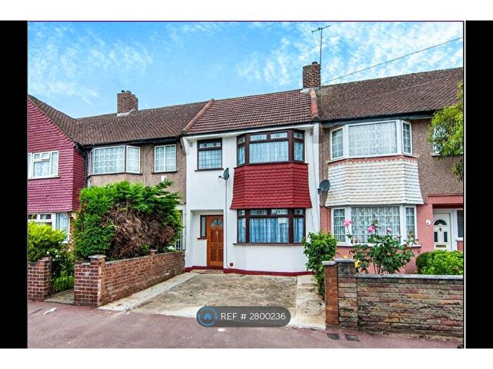 1 Bedroom Flat To Rent In Naseby Road, Dagenham, RM10
