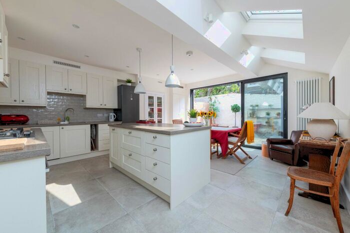 5 Bedroom Terraced House To Rent In Stormont Road, SW11