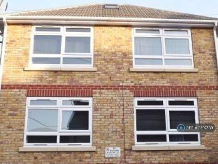 2 Bedroom Flat To Rent In William Street, Sittingbourne, ME10