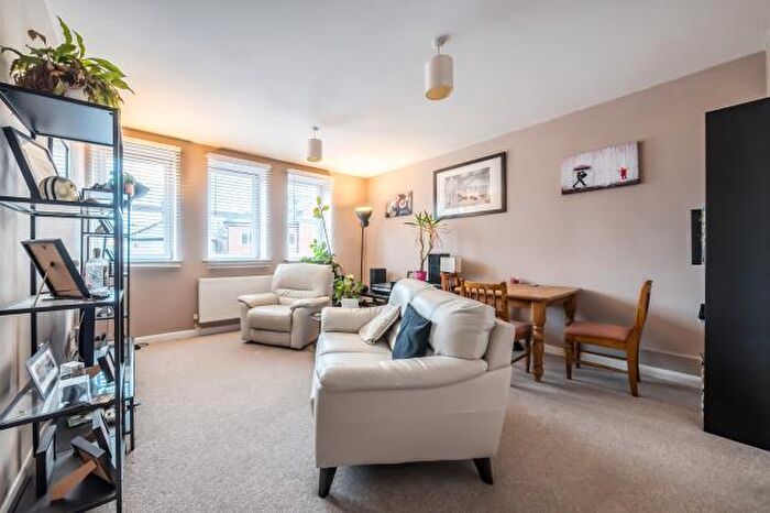 2 Bedroom Apartment For Sale In Pelican Lane, Newbury, RG14