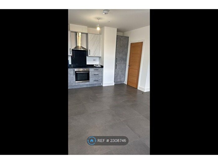 1 Bedroom Flat To Rent In Wiltshire Court, Swindon, SN1