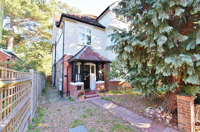 2 Bedroom Flat For Sale In The Grove, Isleworth, TW7