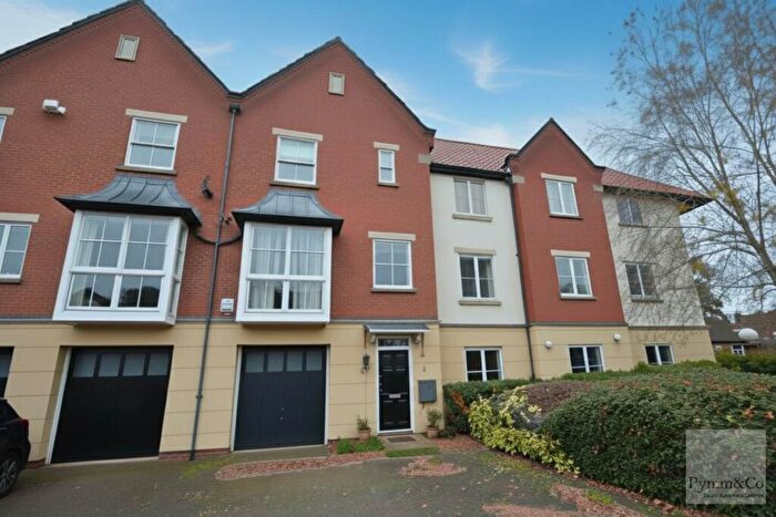 4 Bedroom Town House To Rent In Trafalgar Square, Poringland, NR14
