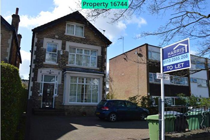3 Bedroom Apartment To Rent In Street Lane, Leeds, LS8