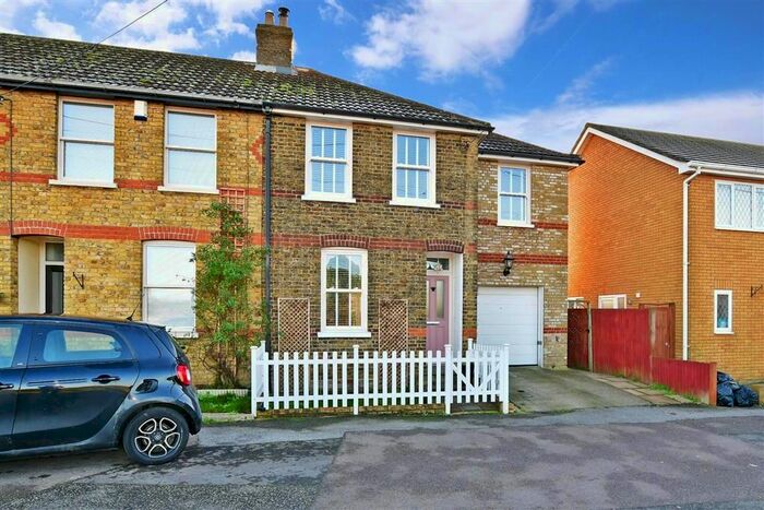 3 Bedroom End Of Terrace House For Sale In Grain Road, Middle Stoke, Rochester, Kent ME3