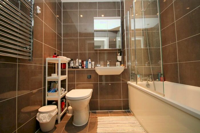 1 Bedroom Flat To Rent In -, Lower Richmond Road, Mortlake, TW9