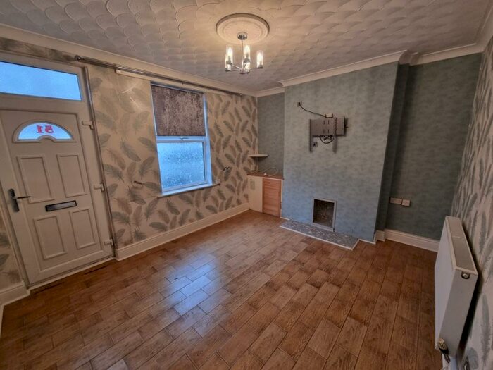 3 Bedroom House To Rent In Milgate Street, Royston, S71