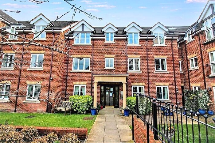 2 Bedroom Flat For Sale In Bath Road, Calcot, Reading, RG31
