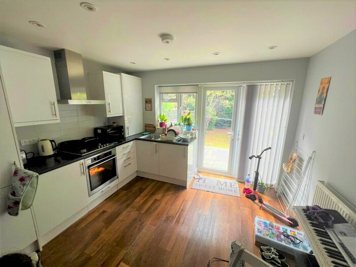 2 Bedroom Flat To Rent In Bessborough Road, Harrow, Middlesex, HA1