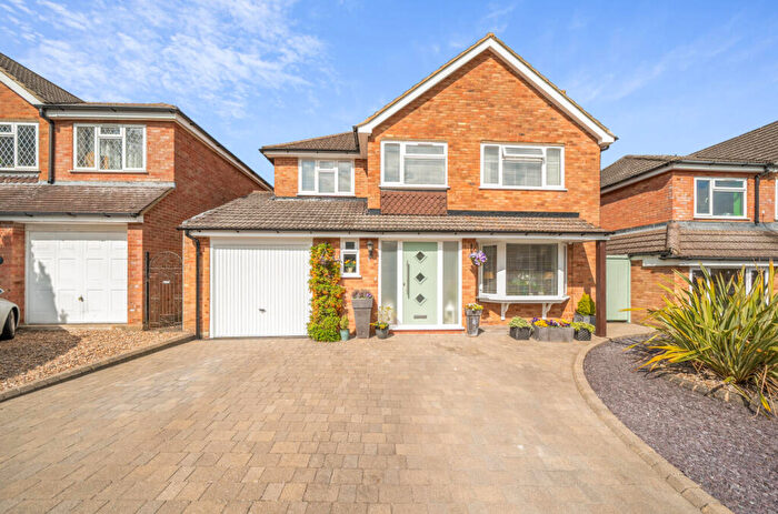 4 Bedroom Detached House For Sale In Brierley Close, Dunstable, Bedfordshire, LU6