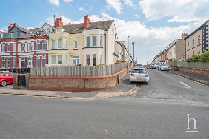 2 Bedroom Duplex For Sale In North Parade, Hoylake, CH47