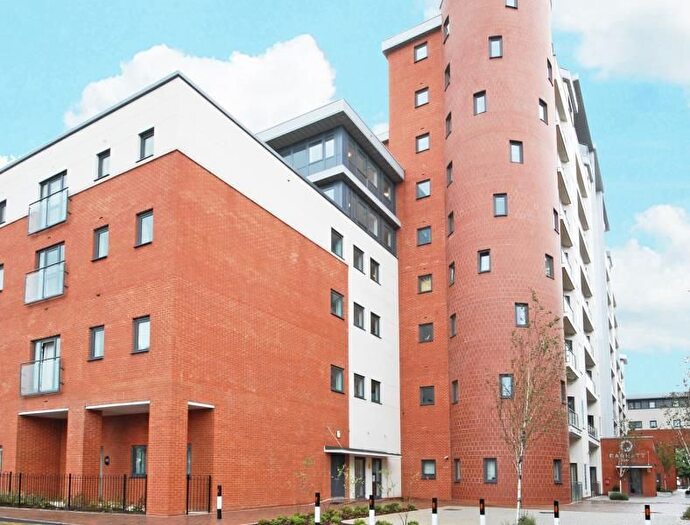 2 Bedroom Flat To Rent In The Junction, Slough Station, SL2