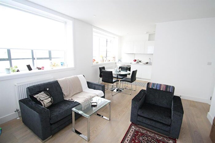 1 Bedroom Flat To Rent In Sail Loft Court, Clyde Square, London, E14