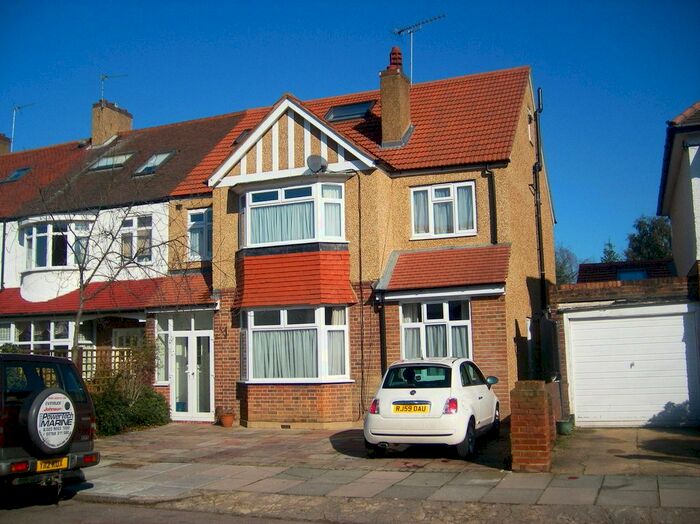 1 Bedroom Semi-Detached House To Rent In Links View Road, Hampton Hill, Hampton TW12