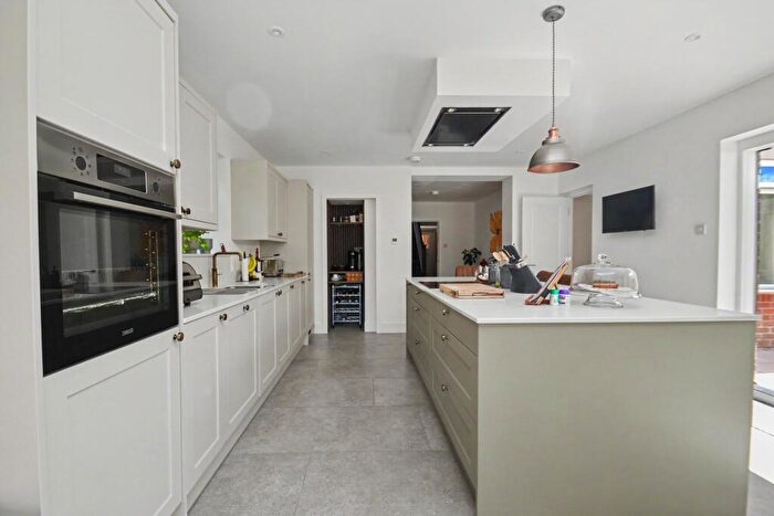 5 Bedroom Detached House For Sale In Broadstone, BH18 - Photo 9