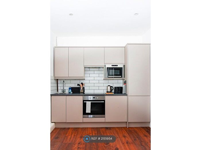 1 Bedroom Flat To Rent In Basement, London, SW1V